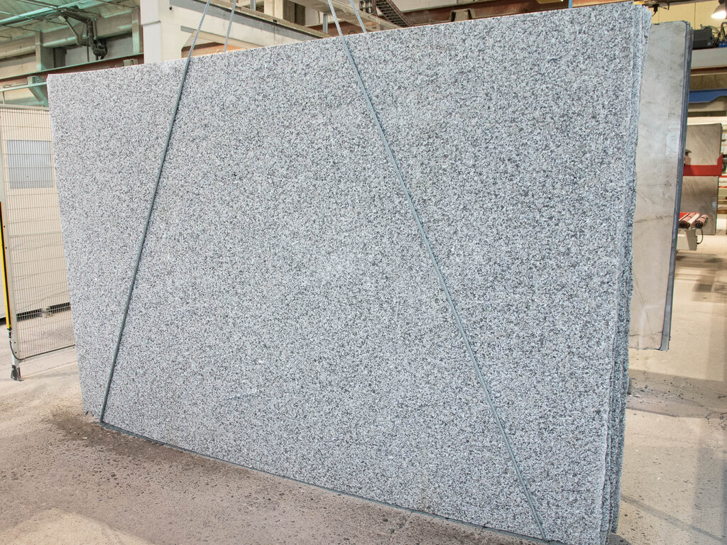 Luna Pearl Granite (ルナパール御影石） (1)